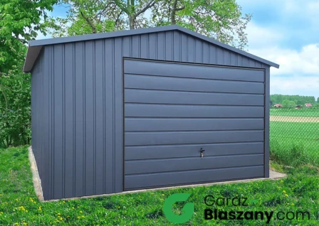 nowoczesny garaż blaszany 4x5 antracyt pionowy panel i obróbki