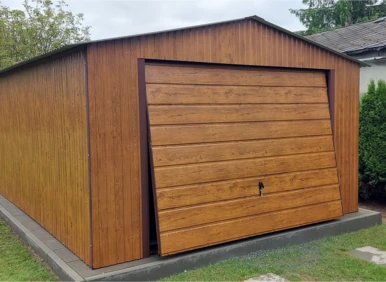 Garaż blaszany, ile od granicy?