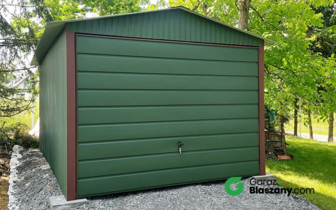 Garaż blaszany 3x5 zielony MAT, dach dwuspadowy, brama uchylna