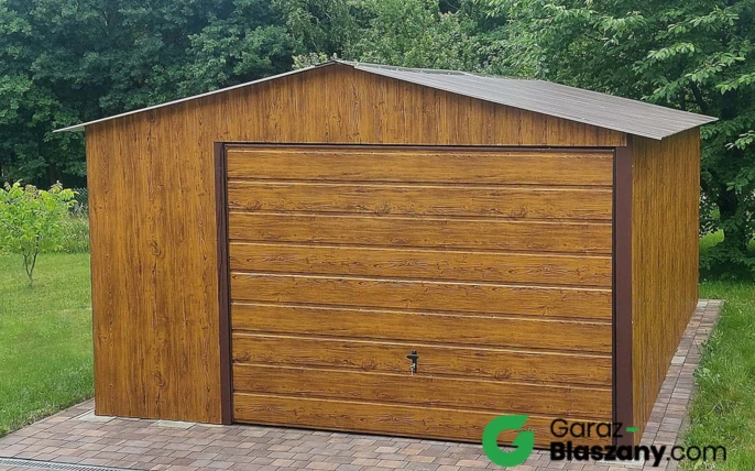 Garaż blaszany drewnopodobny Złoty Dąb 4x5 dwuspadowy, brama uchylna, drzwi