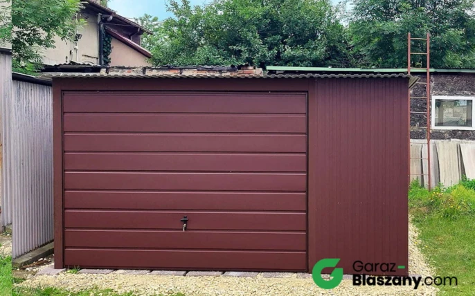 Garaż blaszany 4x5,5 dach jednospadowy, brama uchylna, drzwi