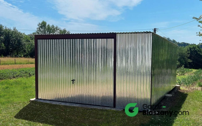 Garaż blaszany 4x5,5  ocynkowany, dach jednospadowy, brama uchylna