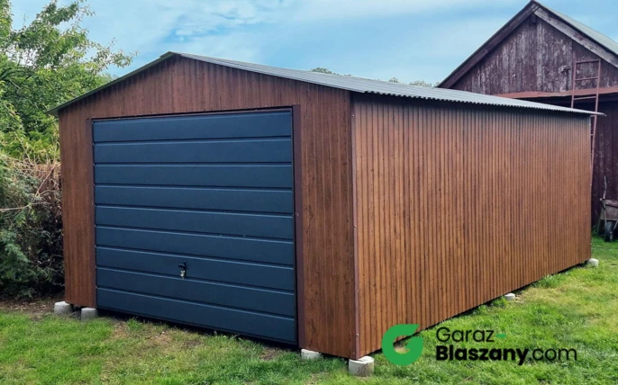 Garaż blaszany 4x6 Orzech, dach dwuspadowy, brama uchylna, panel Grafit