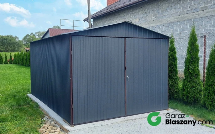 Garaż blaszany 5x5,5 Grafit MAT, dach dwuspadowy, brama dwuskrzydłowa