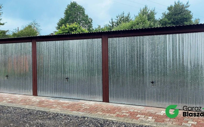 Garaż blaszany 9x5 ocynk, dach jednospadowy, brama uchylna