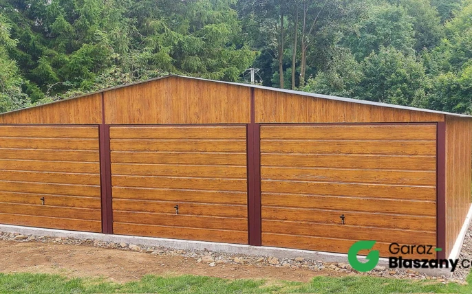 Garaż blaszany 9x5 Złoty Dąb, dach dwuspadowy, brama uchylna, panel
