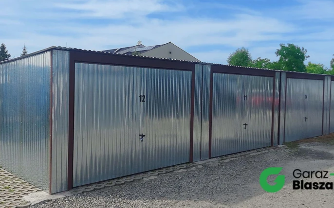 Garaż blaszany szeregowy 3.5x5 ocynkowany, brama uchylna, dach jednospadowy