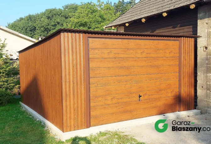 Garaż blaszany 4x5,5  Orzech, dach jednospadowy, brama uchylna