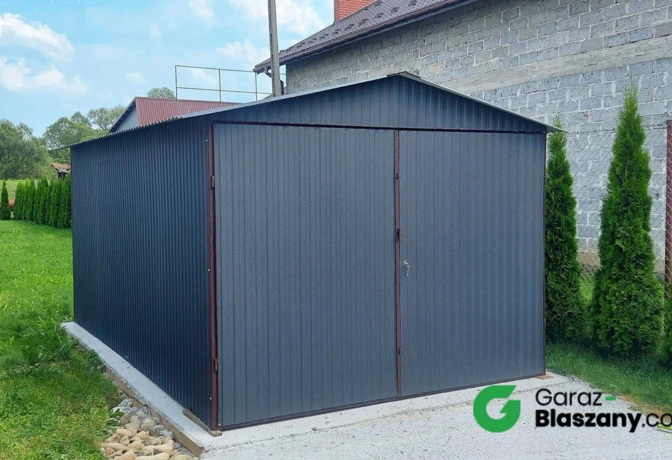 Garaż blaszany 5x5,5 Grafit MAT, dach dwuspadowy, brama dwuskrzydłowa