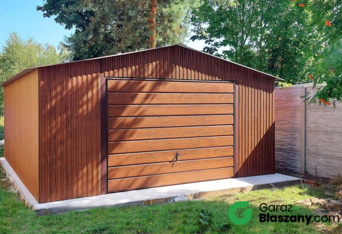Garaż blaszany 5x6 Orzech, dach dwuspadowy, brama uchylna