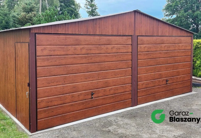 Garaż blaszany 6x5,5 orzech, dach dwuspadowy, brama uchylna