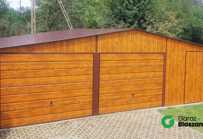 Garaż blaszany 9x5 Złoty Dąb, dach dwuspadowy, brama uchylna, drzwi