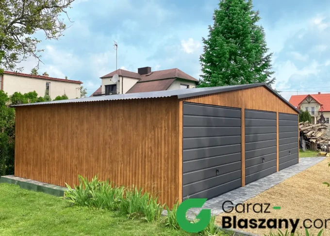 Garaż blaszany drewnopodobny 9x5 m, z obróbkami blacharskimi