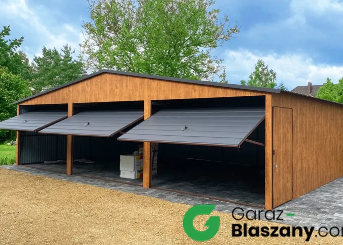 Garaż blaszany drewnopodobny 9x5 m, z obróbkami blacharskimi
