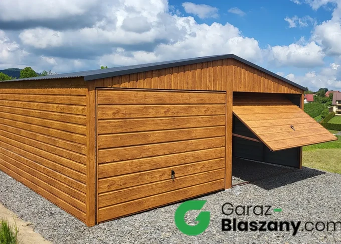 Garaż blaszany drewnopodobny 6x5, z szerokim panelem