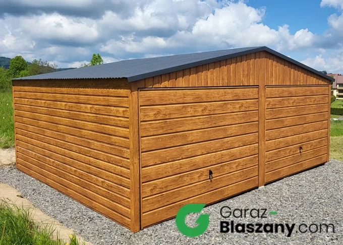 Garaż blaszany drewnopodobny 6x5, z szerokim panelem