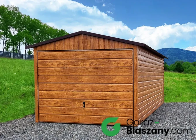 Garaż blaszany drewnopodobny 3x6 m, z obróbkami blacharskimi