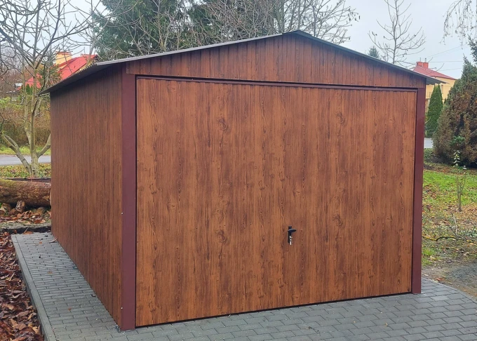 Garaż blaszany drewnopodobny 3x5, dwuspadowy, brama uchylna, kolor orzech