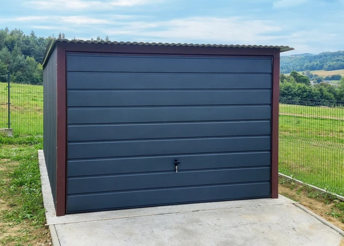 Garaż blaszany akrylowy 3x6 (grafit RAL Mat 7016), jednospadowy, brama uchylna szeroki panel