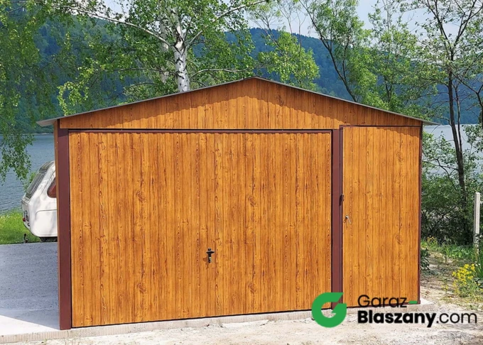 Garaż blaszany drewnopodobny Złoty Dąb 4x5 dwuspadowy, brama uchylna, drzwi