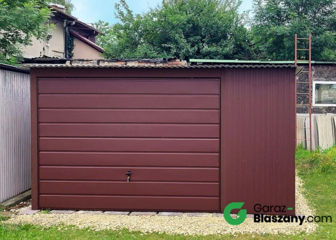 Garaż blaszany 4x5,5 dach jednospadowy, brama uchylna, drzwi