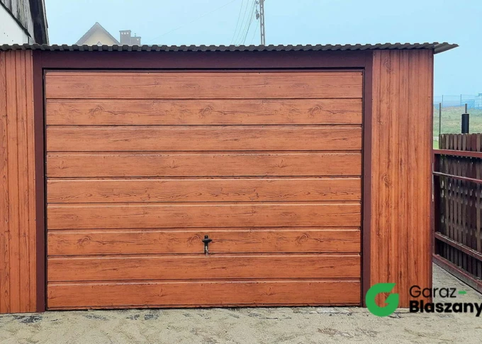 Garaż blaszany 4x5,5  Orzech, dach jednospadowy, brama uchylna