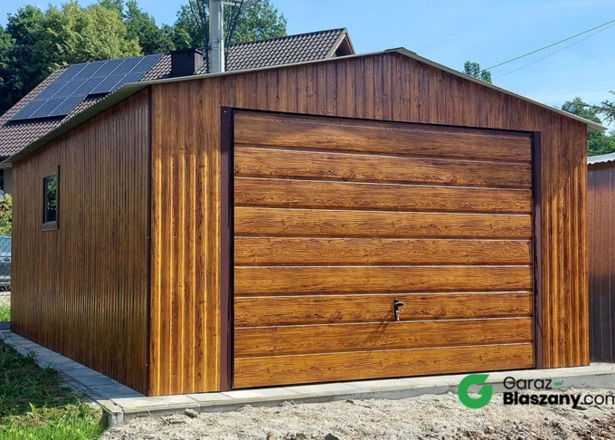 Garaż blaszany 4x5,5  Złoty Dąb, dach dwuspadowy, brama uchylna, okno