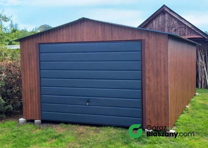 Garaż blaszany 4x6 Orzech, dach dwuspadowy, brama uchylna, panel Grafit