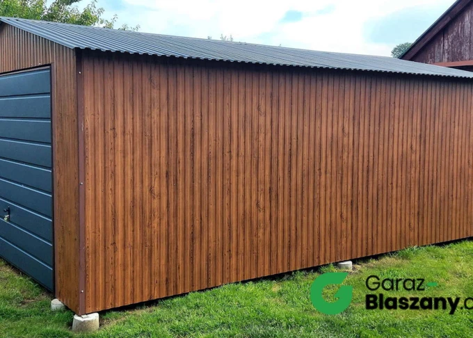 Garaż blaszany 4x6 Orzech, dach dwuspadowy, brama uchylna, panel Grafit