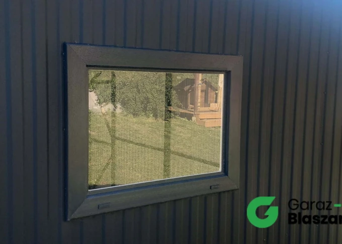 Garaż blaszany 6x5 grafit, dach dwuspadowy, bramy uchylne