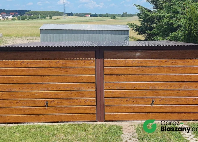 Garaż blaszany 6x5 Złoty Dąb, dach jednospadowy, brama uchylna, drzwi
