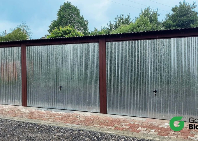 Garaż blaszany 9x5 ocynk, dach jednospadowy, brama uchylna