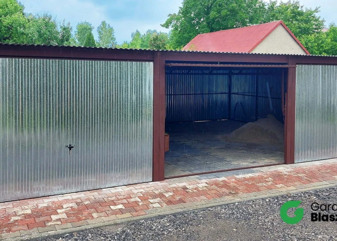 Garaż blaszany 9x5 ocynk, dach jednospadowy, brama uchylna