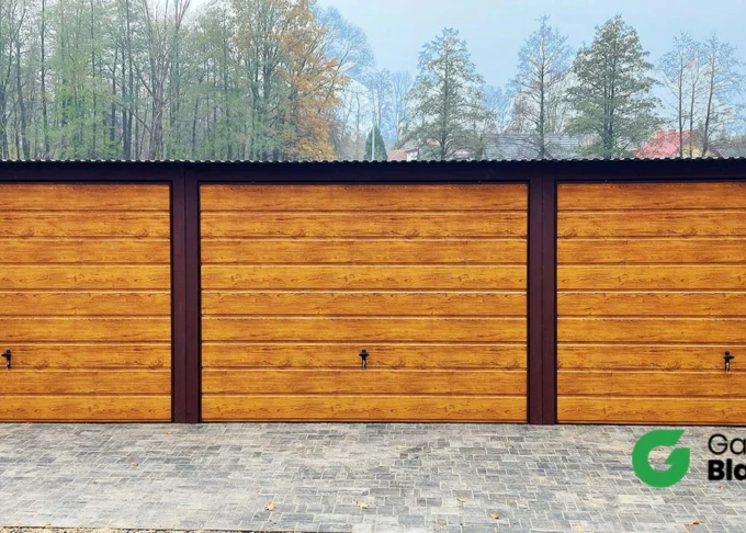 Garaż blaszany 9x6 Złoty Dąb, dach jednospadowy, brama uchylna