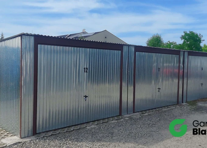Garaż blaszany szeregowy 3.5x5 ocynkowany, brama uchylna, dach jednospadowy