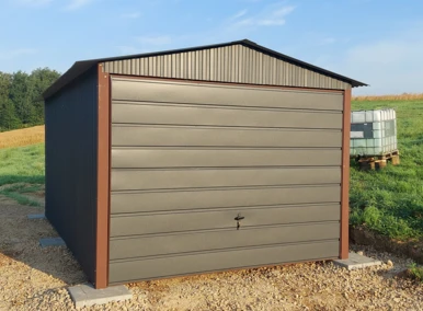 Garaż blaszany 3x5,5 grafit (RAL), dach dwuspadowy, brama podnoszona