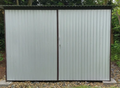 Garaż blaszany 3x5 alucynk, dach jednospadowy, brama dwuskrzydłowa