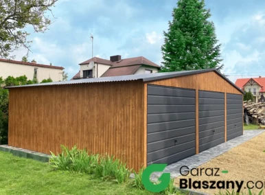Garaż blaszany drewnopodobny 9x5 m, z obróbkami blacharskimi