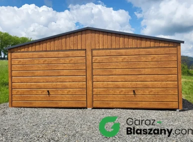 Garaż blaszany drewnopodobny 6x5, z szerokim panelem