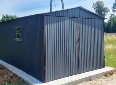 Garaż blaszany 3x5 akrylowy grafitowy (RAL 7024 M), dach dwuspadowy, brama otwierana na boki