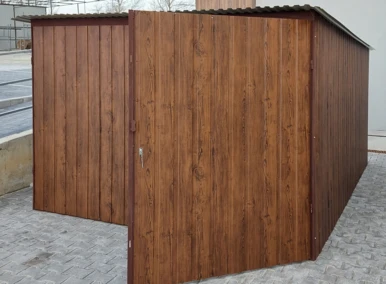 Garaż blaszany drewnopodobny 3x5, jednospadowy, brama dwuskrzydłowa, kolor orzech