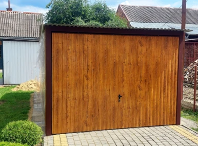Garaż blaszany drewnopodobny 3x5, jednospadowy, brama uchylna, kolor złoty dąb