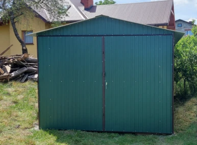 Garaż blaszany akrylowy 3x5 (zielony RAL Mat 6005), dwuspadowy, brama dwuskrzydłowa