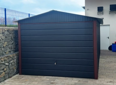 Garaż blaszany akrylowy 3x6 (czarny RAL Mat 9005 ), dwuspadowy, brama uchylna szeroki panel