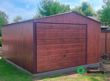 Garaż blaszany drewnopodobny Orzech 4x5 dwuspadowy, brama uchylna, okno, furtka