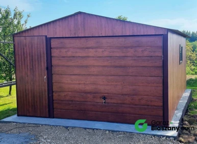 Garaż blaszany drewnopodobny Orzech 4x5 dwuspadowy, brama uchylna, okno, furtka