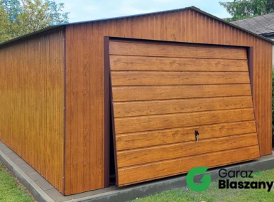 Garaż blaszany drewnopodobny Złoty Dąb 4x5 dwuspadowy, brama uchylna, drzwi