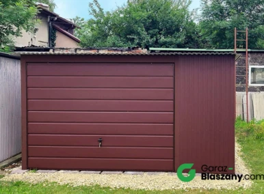 Garaż blaszany 4x5,5 dach jednospadowy, brama uchylna, drzwi