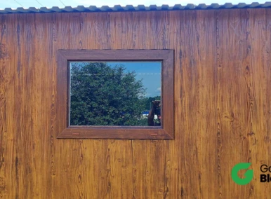 Garaż blaszany 4x5,5  Złoty Dąb, dach dwuspadowy, brama uchylna, okno