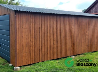 Garaż blaszany 4x6 Orzech, dach dwuspadowy, brama uchylna, panel Grafit